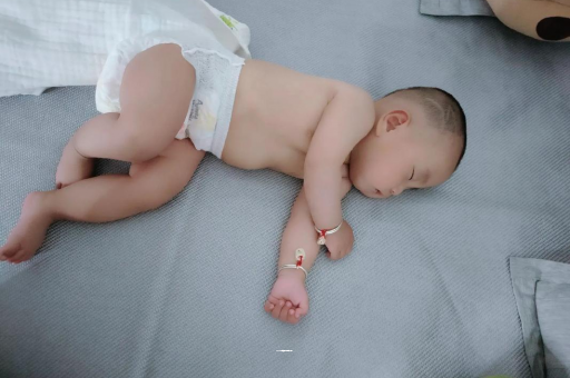 朔州宝宝老打喷嚏怎么办